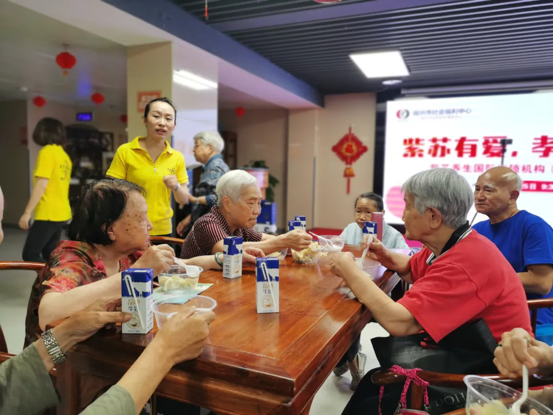 饺子包好了，快乐露馅了