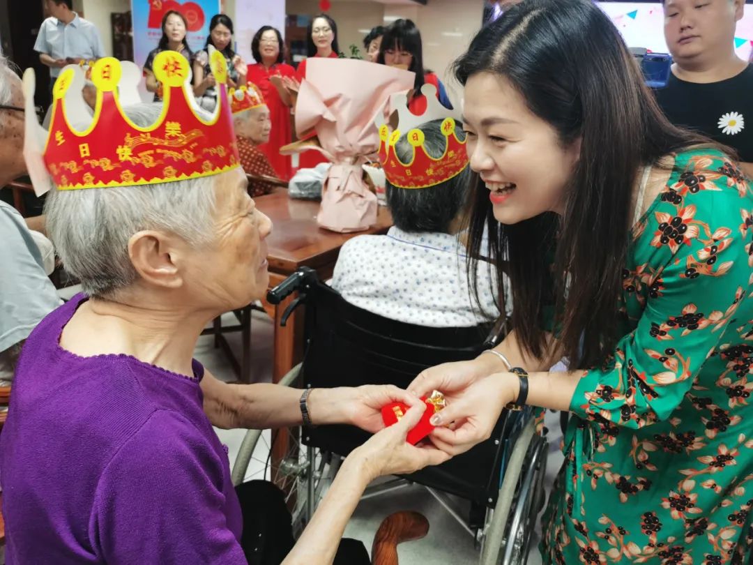 太开心！这场生日会隔着屏幕都透着快乐