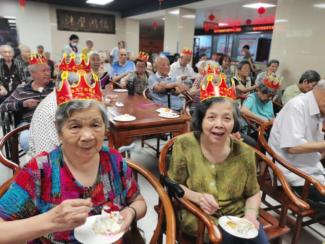 太开心！这场生日会隔着屏幕都透着快乐