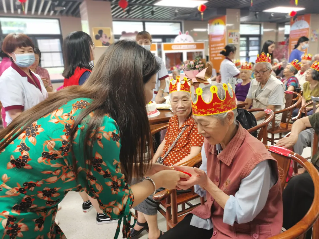 太开心！这场生日会隔着屏幕都透着快乐