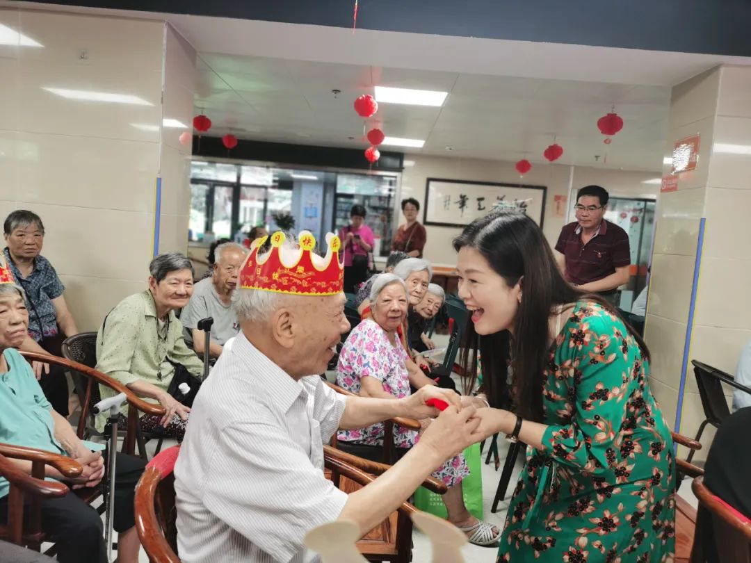 太开心！这场生日会隔着屏幕都透着快乐