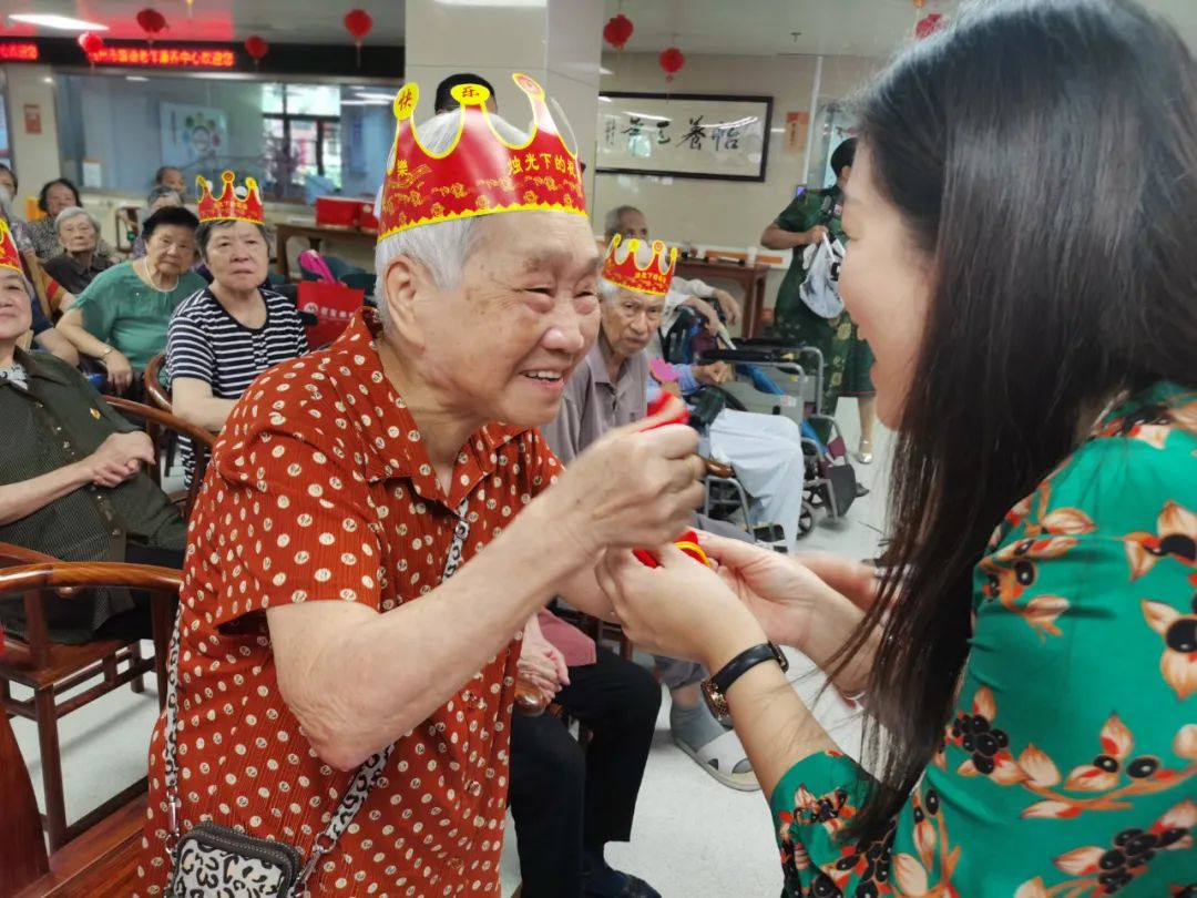 太开心！这场生日会隔着屏幕都透着快乐