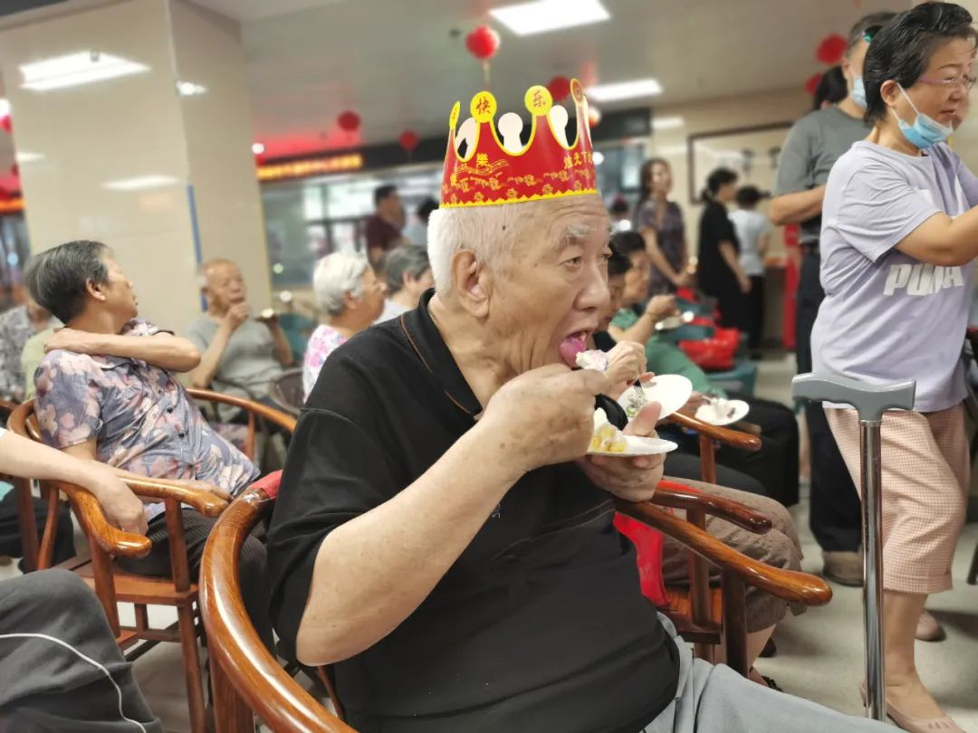 太开心！这场生日会隔着屏幕都透着快乐