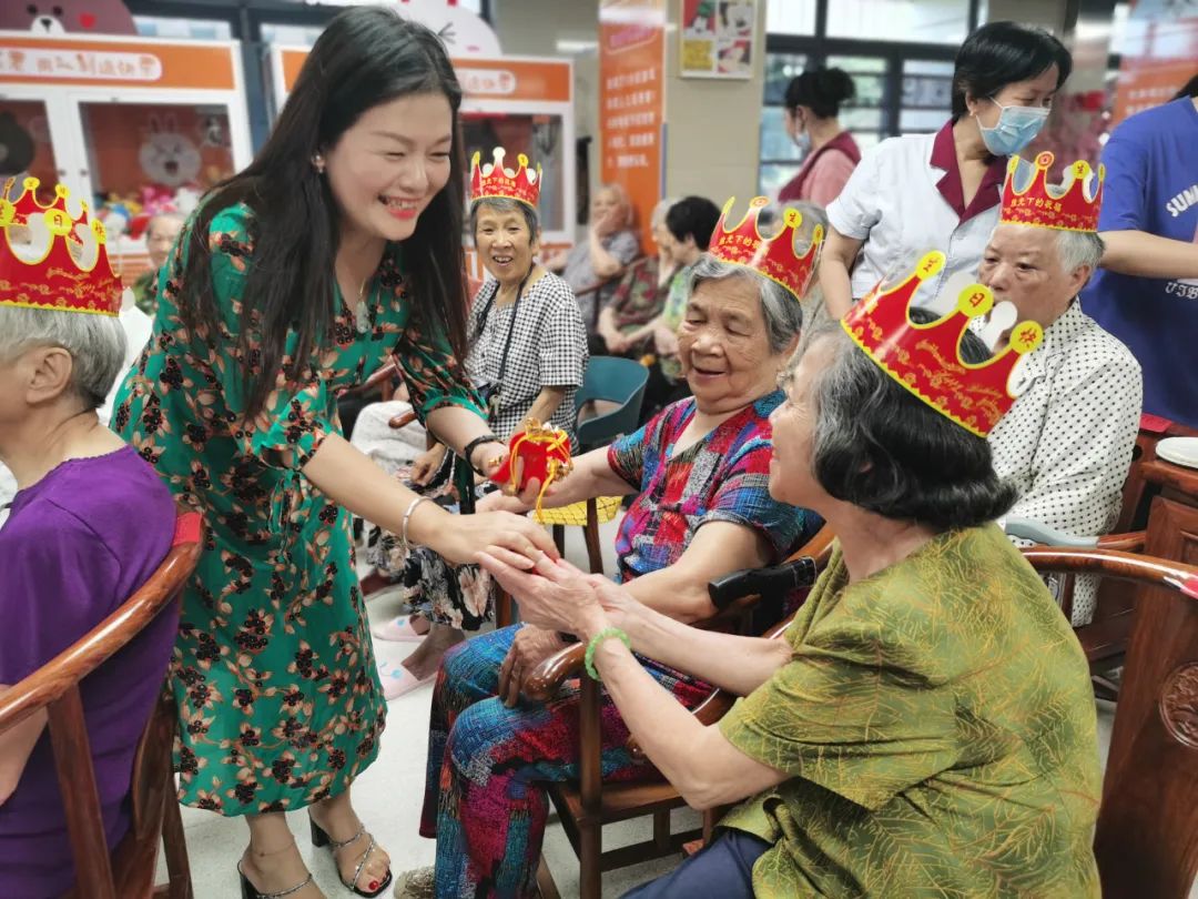 太开心！这场生日会隔着屏幕都透着快乐