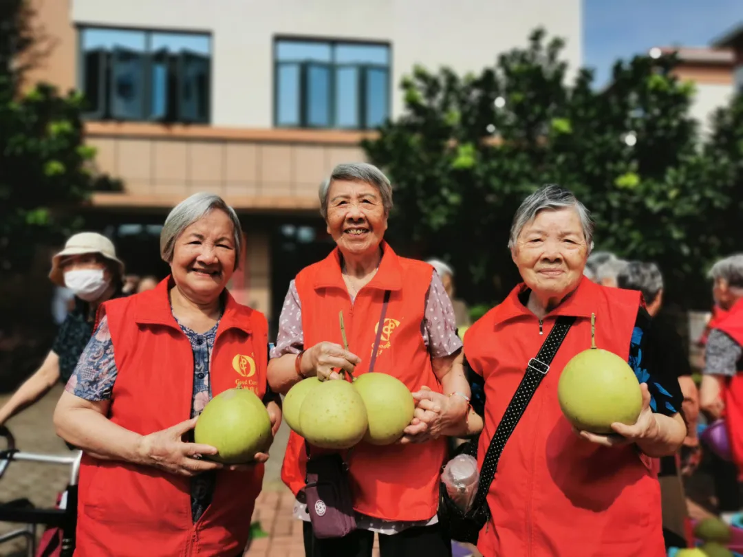 抵不住柚惑！福州这家养老院首届采摘节诞生