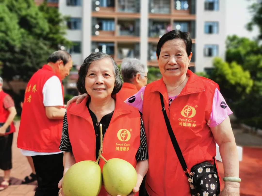 抵不住柚惑！福州这家养老院首届采摘节诞生