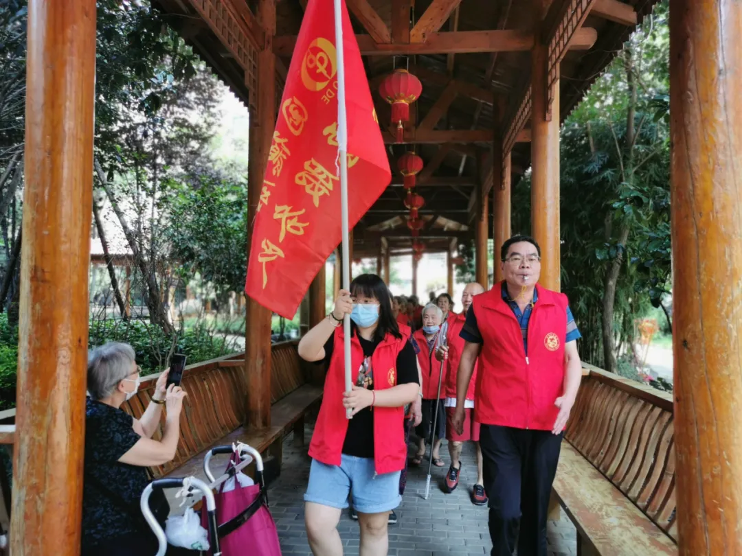 抵不住柚惑！福州这家养老院首届采摘节诞生